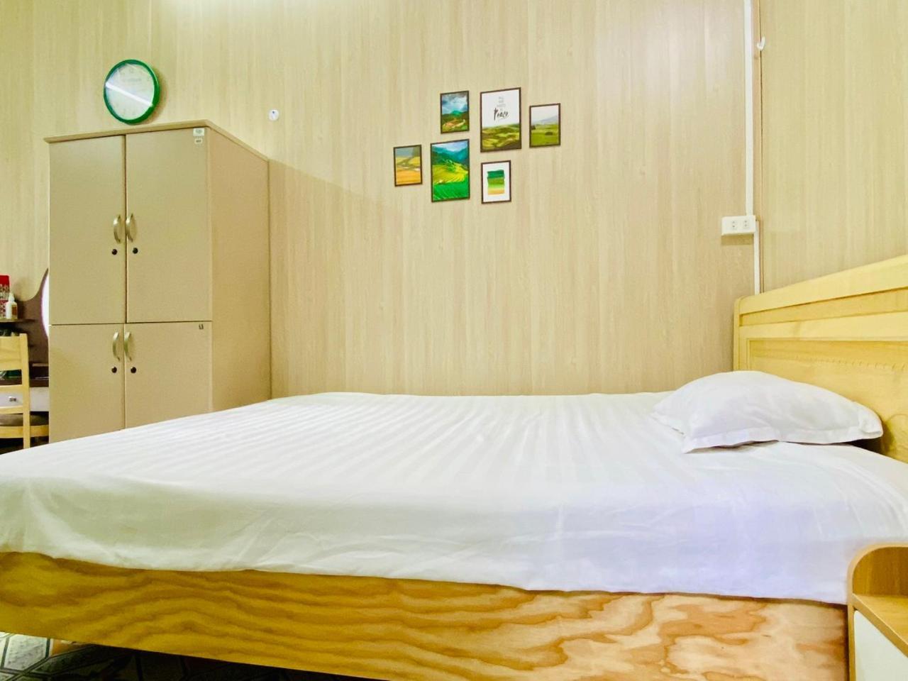 Cozy Homestay With Large Bed, Private Bathroom, Large Balcony هانوي المظهر الخارجي الصورة