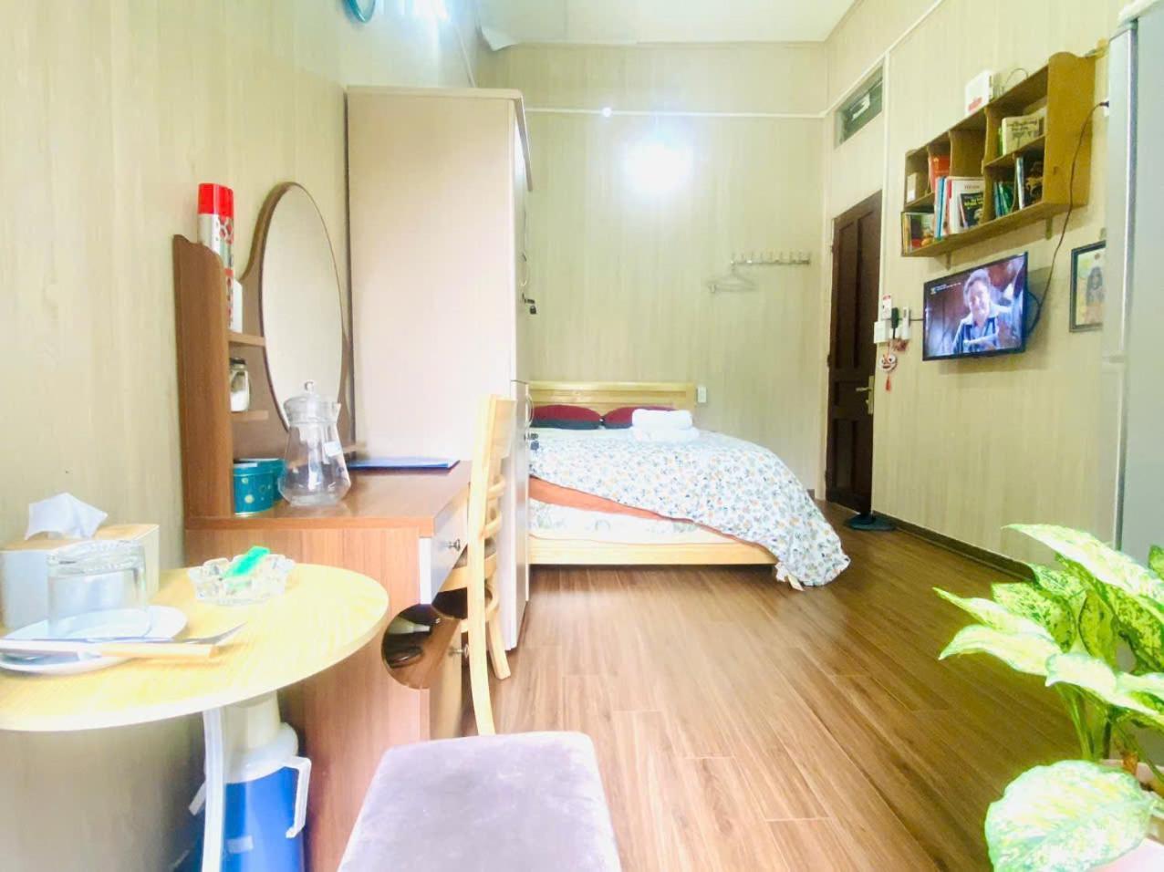 Cozy Homestay With Large Bed, Private Bathroom, Large Balcony هانوي المظهر الخارجي الصورة